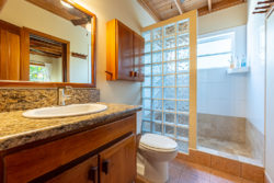 Upper Lever Pool Viwe Suite - bathroom