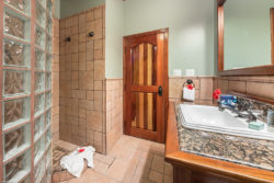 luxury_hotel_room_bathroom
