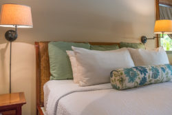 luxury_hotel_room_bed